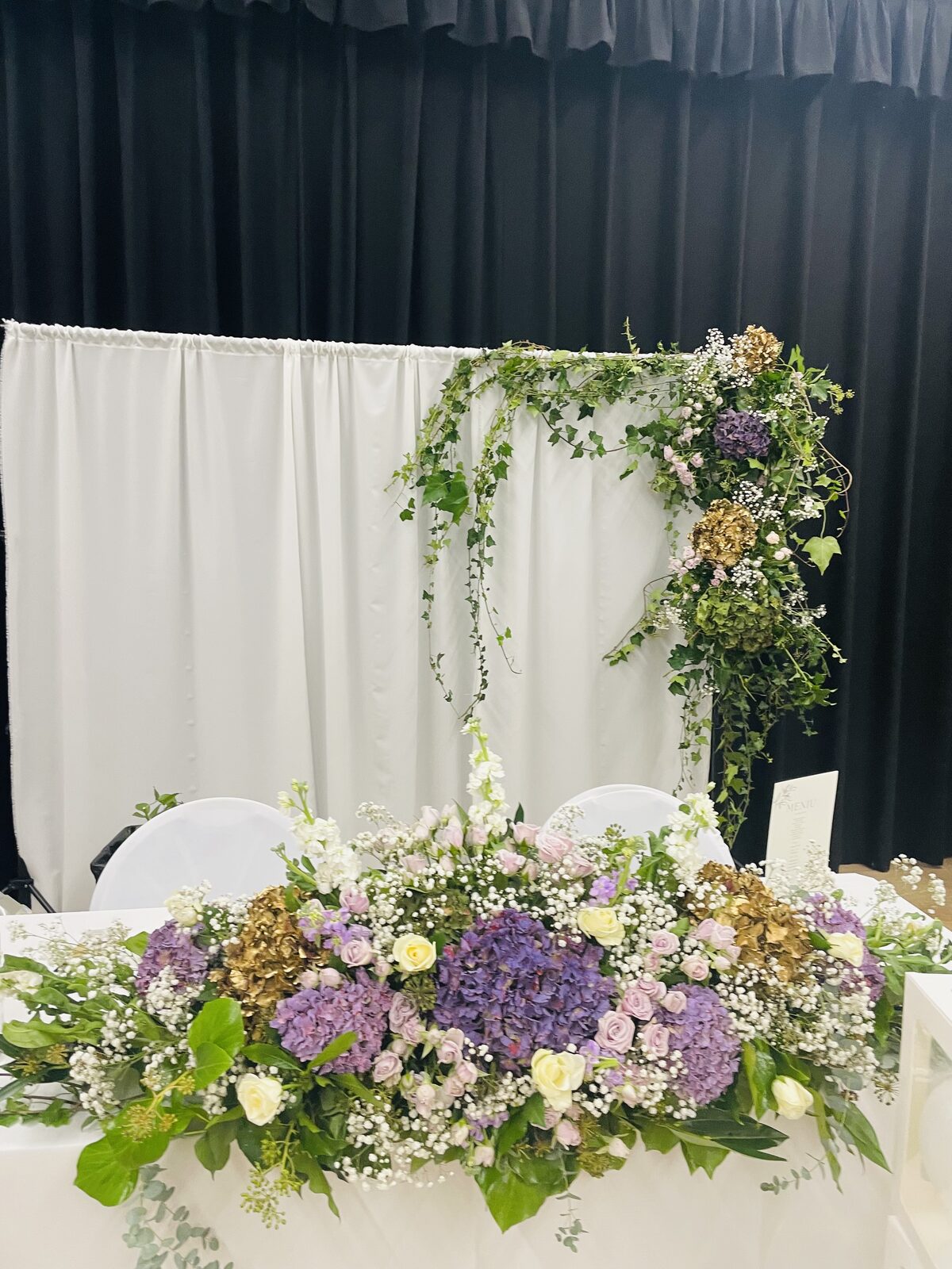 Trailing ivy and hydrangea installation